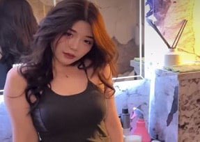 Красивая корейская девушка показывает горячие секс -клипы